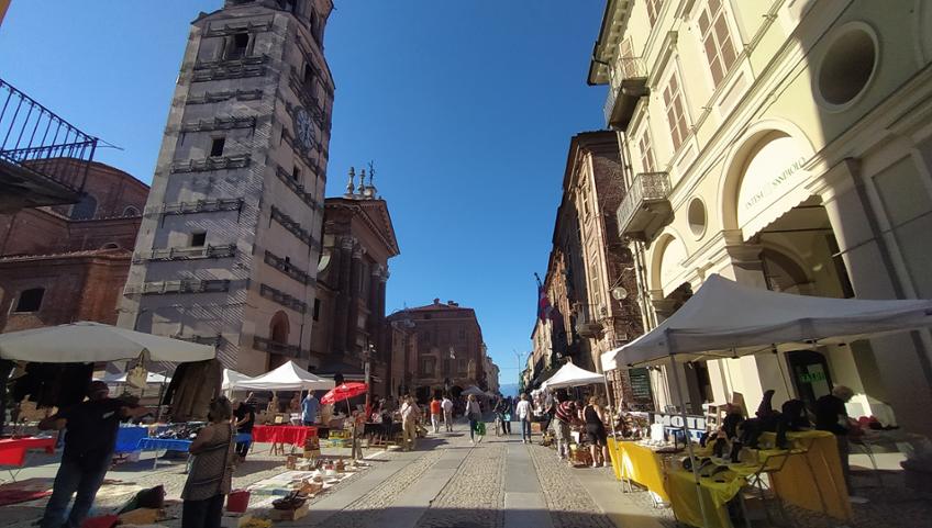 MERCATINO ANTIQUARIATO